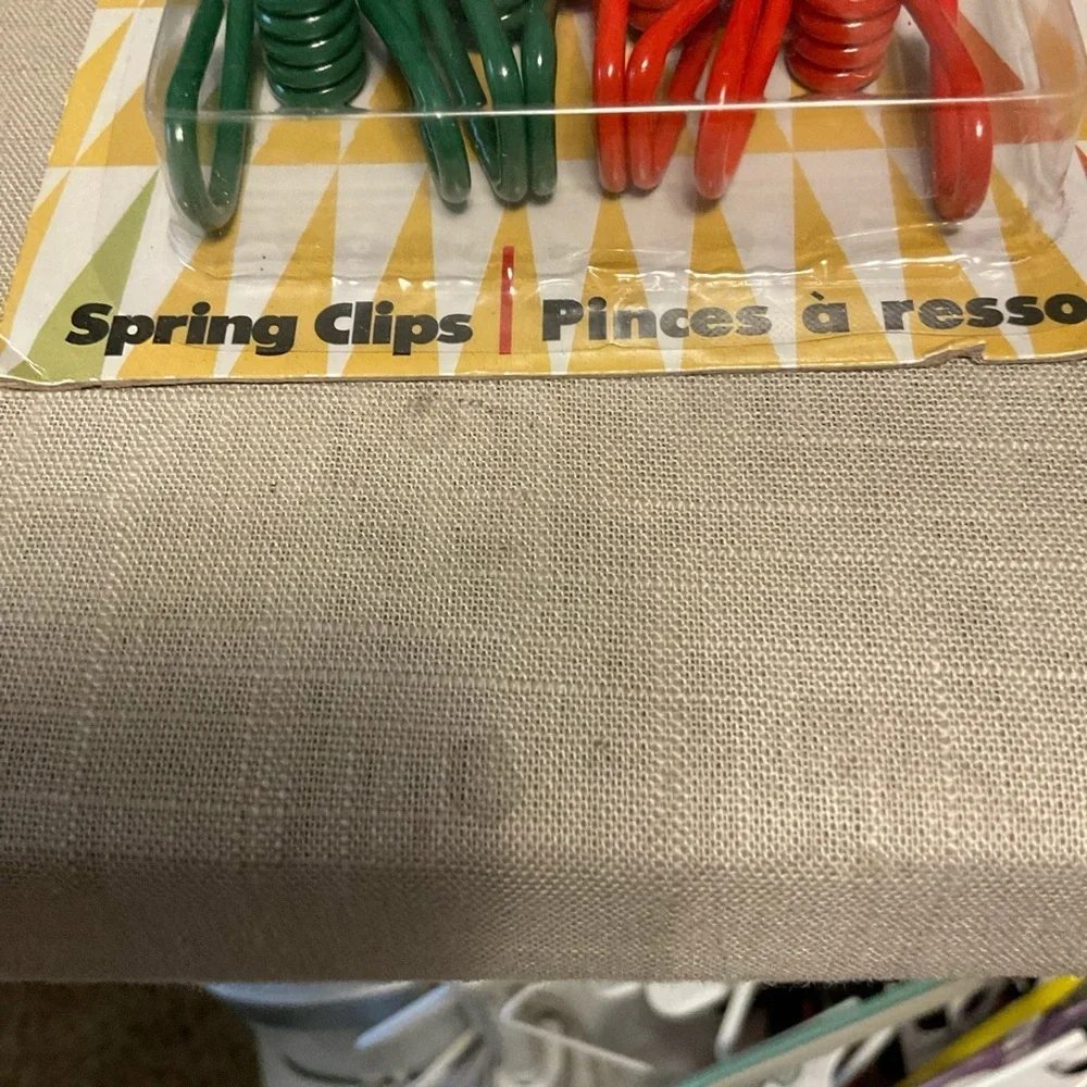 12-Pack Green and Red Decorative Clothespins for Home and Craft Use